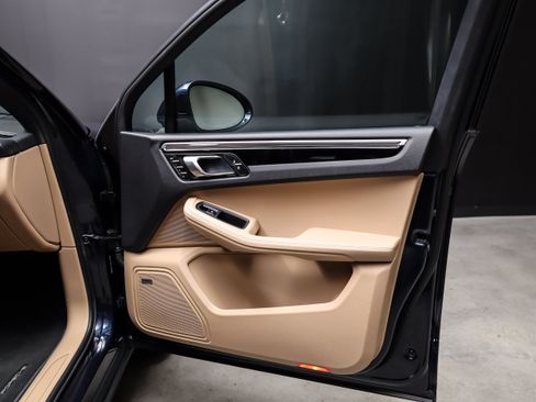 Certified 2020 Porsche Macan AWD/4WD image 28