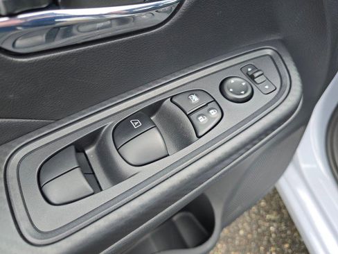 New 2025 Nissan Versa SV w/ Trunk Package image 23