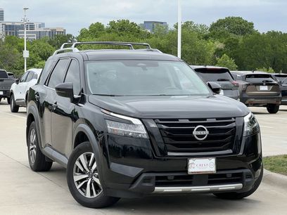 Certified 2023 Nissan Pathfinder SL w/ Black Appearance Package