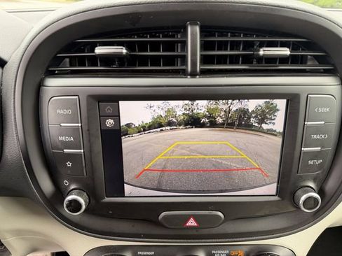 Used 2025 Kia Soul LX FWD image 20