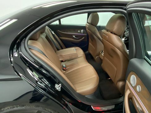Used 2018 Mercedes-Benz E 300 4MATIC w/ Premium 2 Package image 28