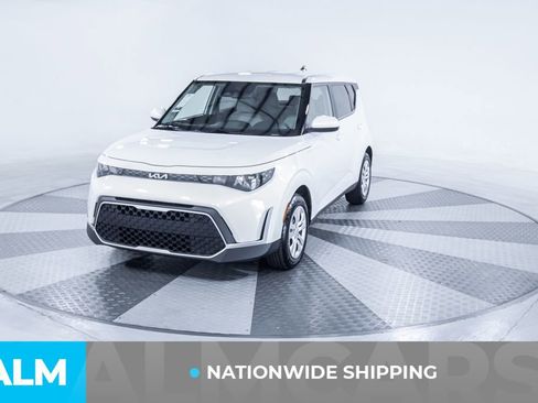 Used 2025 Kia Soul LX image 2