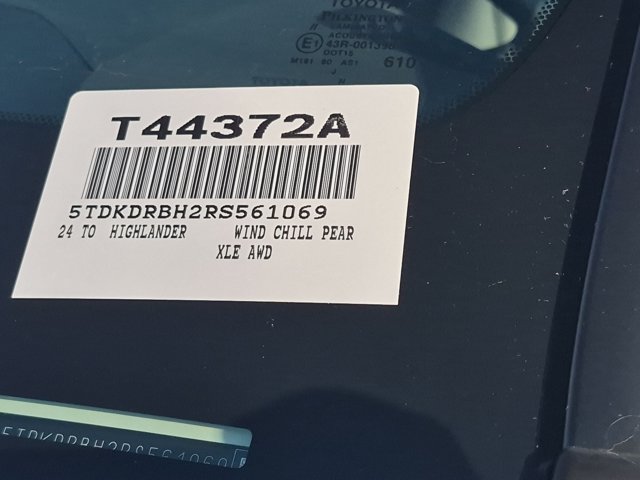 Used 2024 Toyota Highlander XLE AWD/4WD image 19