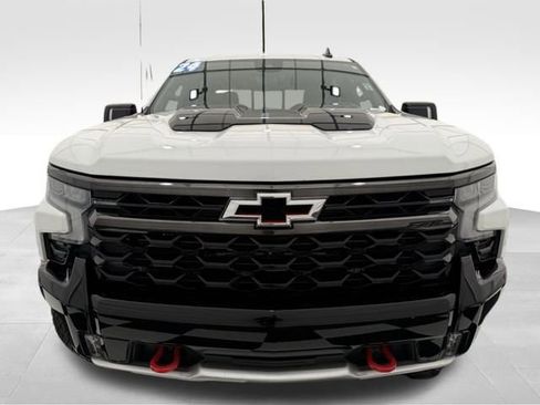 Used 2024 Chevrolet Silverado 1500 ZR2 image 8