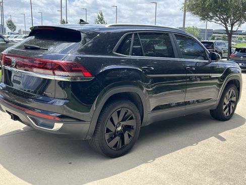 Certified 2026 Volkswagen Atlas Cross Sport SE w/ Panoramic Sunroof Package AWD/4WD image 9