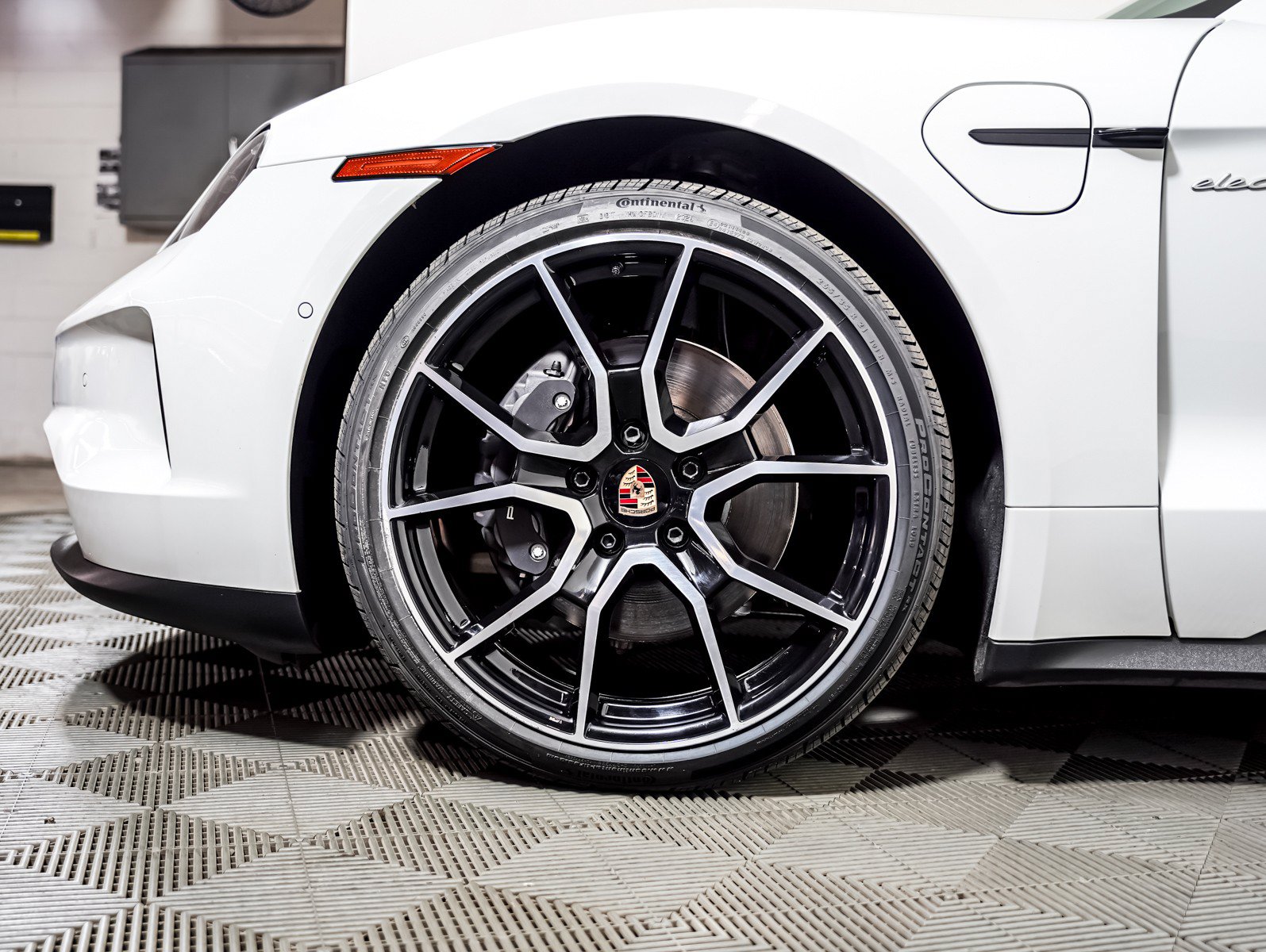 Certified 2025 Porsche Taycan w/ Premium Package RWD image 13