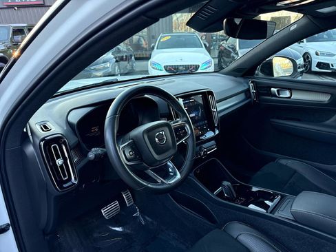 Used 2021 Volvo XC40 P8 Recharge w/ Climate Package image 21