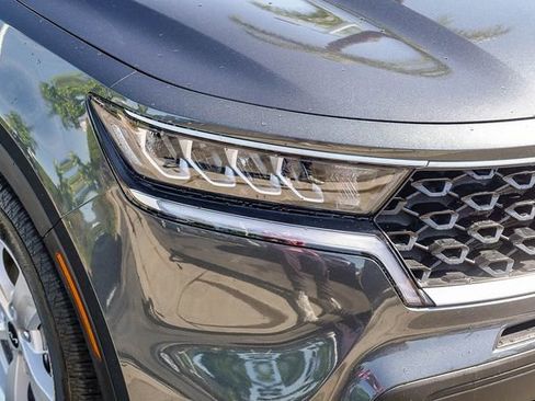 Used 2022 Kia Sorento LX FWD image 11