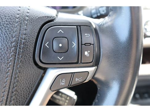 Used 2019 Toyota Highlander XLE AWD/4WD image 38