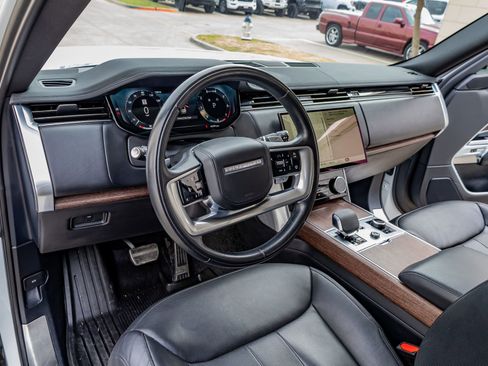 Used 2023 Land Rover Range Rover Long Wheelbase SE image 15