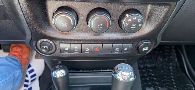 Used 2016 Jeep Wrangler Sahara AWD/4WD image 17