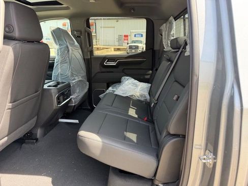 New 2026 GMC Sierra 1500 SLT image 7