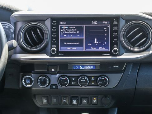 Certified 2021 Toyota Tacoma TRD Off-Road w/ Technology Package AWD/4WD image 3