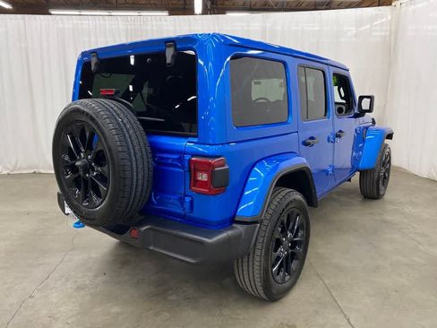 Used 2024 Jeep Wrangler Unlimited Sahara AWD/4WD image 6