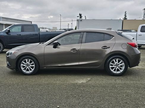 Used 2016 MAZDA MAZDA3 i Touring w/ Popular Equipment Package image 4