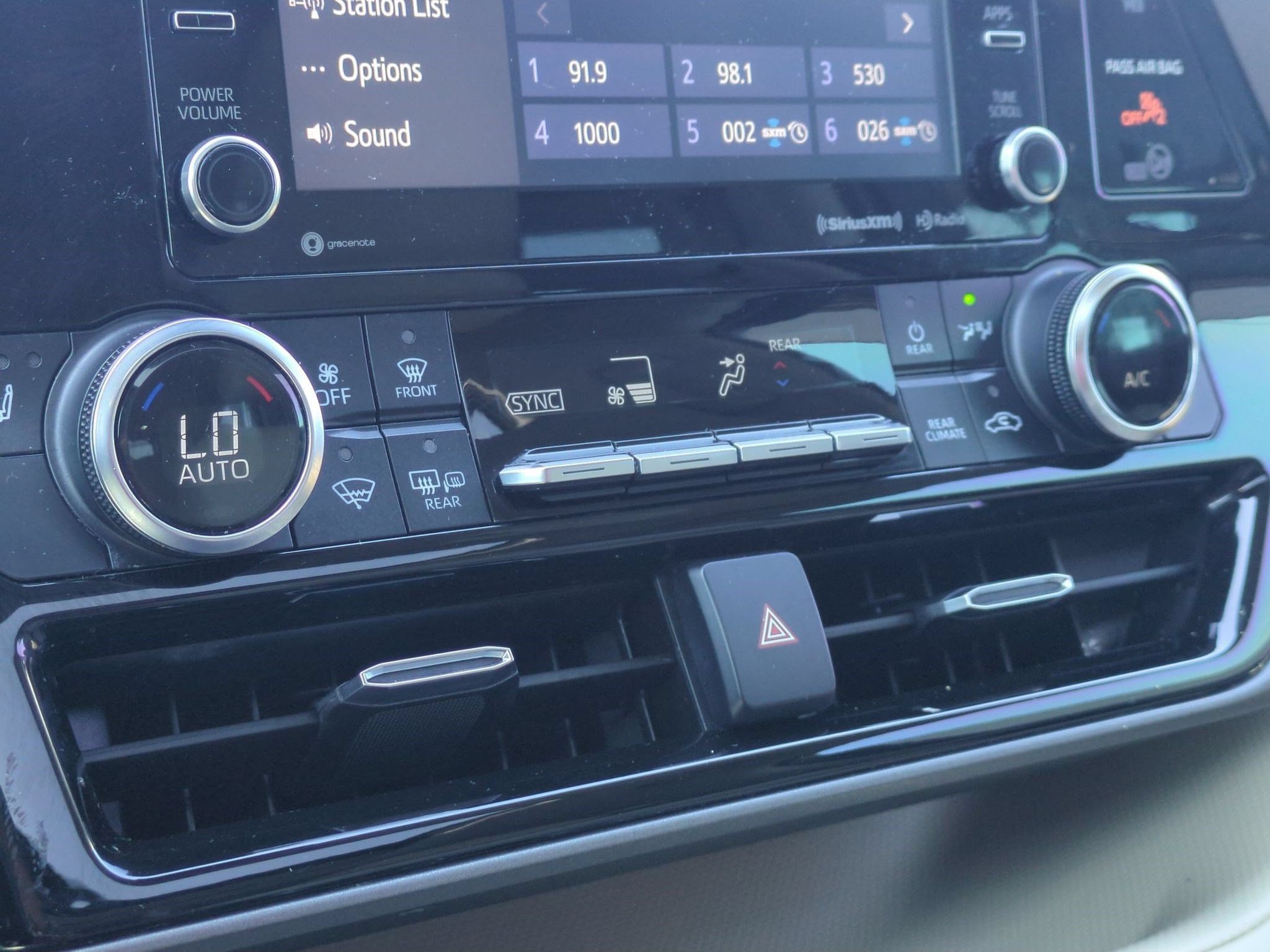 Used 2022 Toyota Highlander XLE FWD image 20