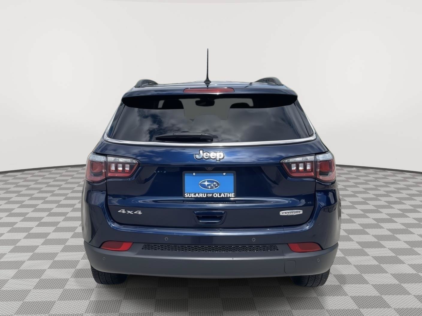 Used 2018 Jeep Compass Latitude w/ Safe & Security Group AWD/4WD image 13