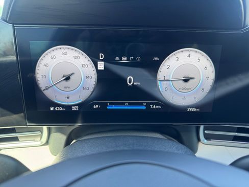 New 2025 Hyundai Elantra Limited image 17