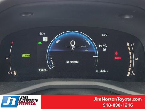 Used 2025 Toyota Camry SE w/ Multimedia Upgrade Package image 17