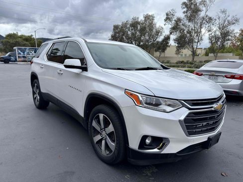 Used 2019 Chevrolet Traverse LT w/ LT Premium Package image 6