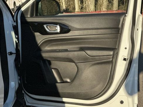 New 2026 Jeep Compass Limited image 14