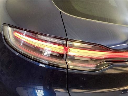 Certified 2023 Porsche Macan image 30