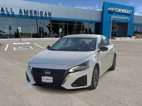 Used 2025 Nissan Altima 2.5 SV FWD image 1