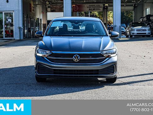 Used 2024 Volkswagen Jetta SE image 12