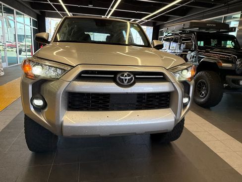 Used 2021 Toyota 4Runner SR5 AWD/4WD image 5