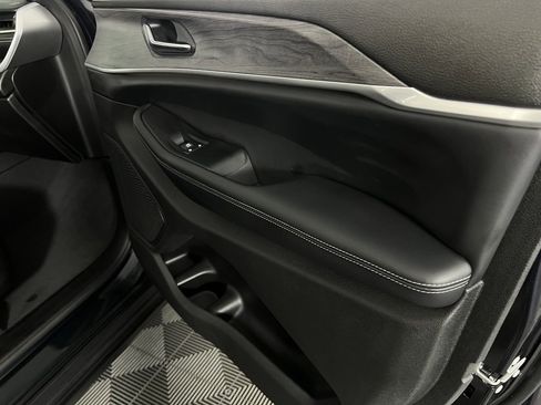 Used 2024 Jeep Grand Cherokee Limited w/ Luxury Tech Group II image 35