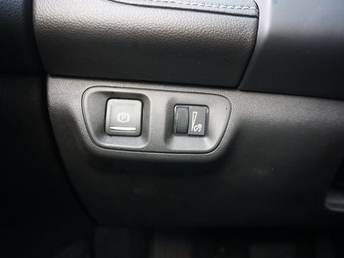 Used 2023 GMC Acadia SLE FWD image 5