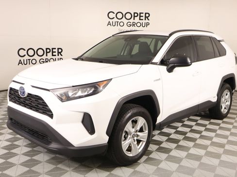 Used 2021 Toyota RAV4 LE image 8