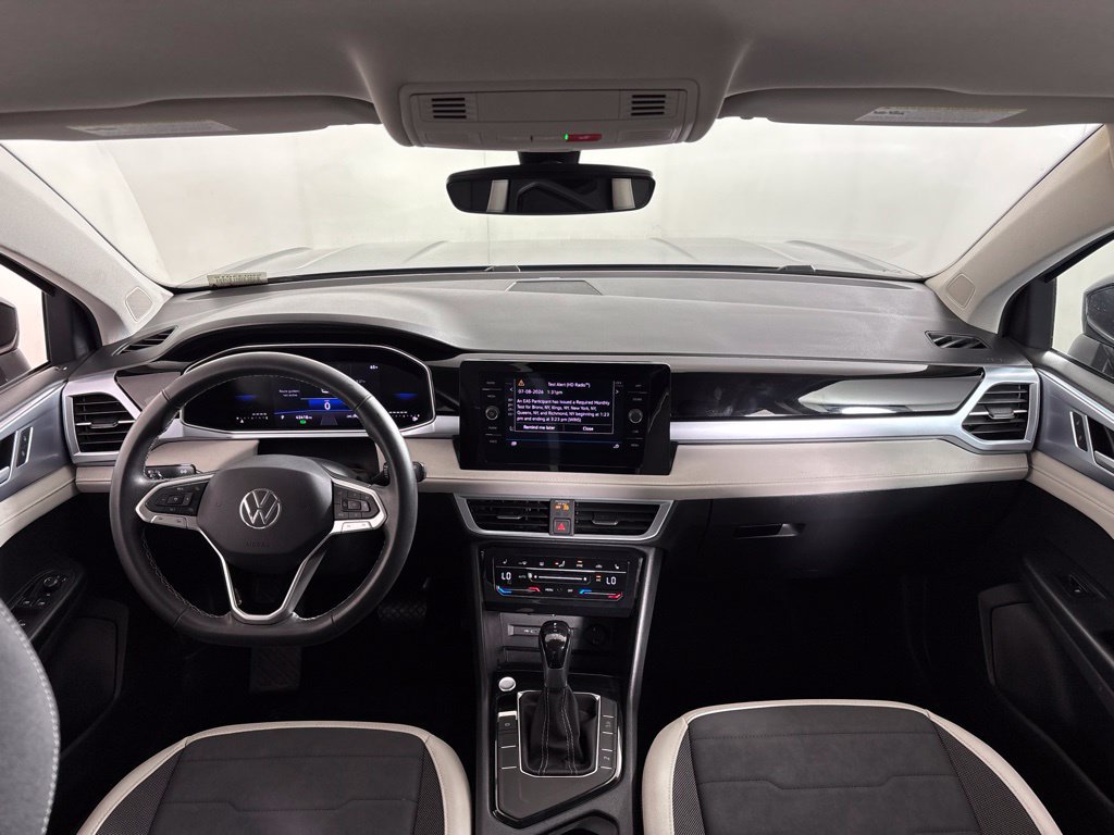 Used 2025 Volkswagen Taos SE FWD image 21