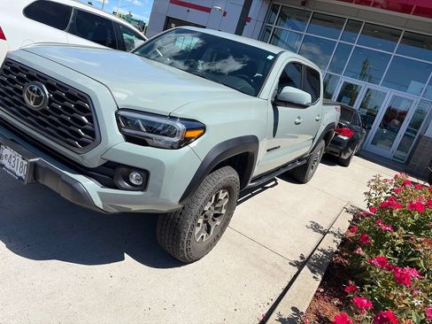 Used 2023 Toyota Tacoma TRD Off-Road w/ Technology Package AWD/4WD image 8