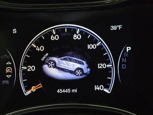 Used 2022 Jeep Grand Cherokee Laredo X image 10