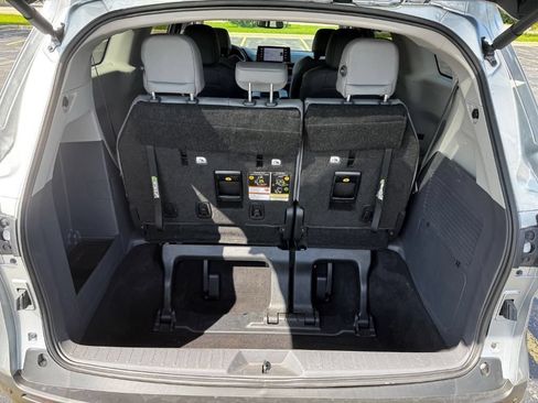 Used 2023 Toyota Sienna XLE AWD/4WD image 7