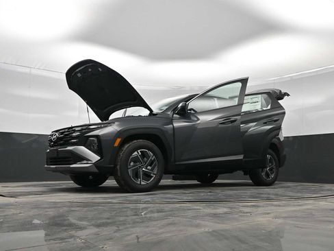 New 2026 Hyundai Tucson Blue SE image 42
