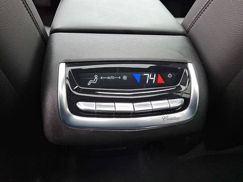 Used 2023 Cadillac XT6 Luxury image 12