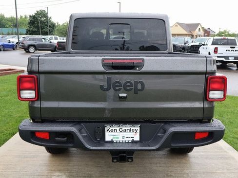 New 2025 Jeep Gladiator Sport image 33