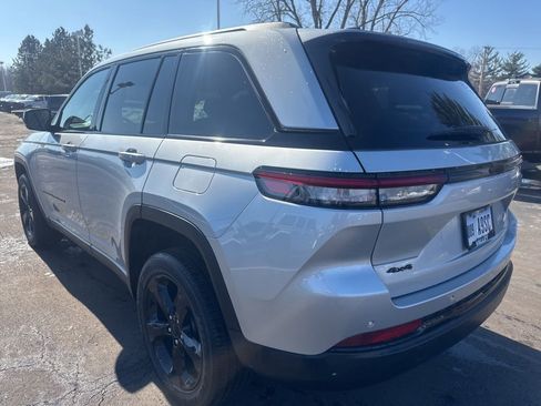 Used 2024 Jeep Grand Cherokee Altitude image 5