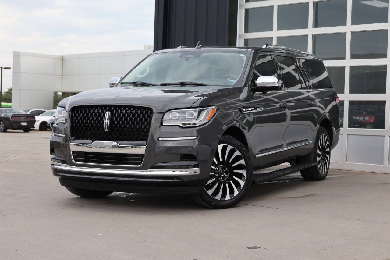 Used 2022 Lincoln Navigator L Black Label AWD/4WD image 3