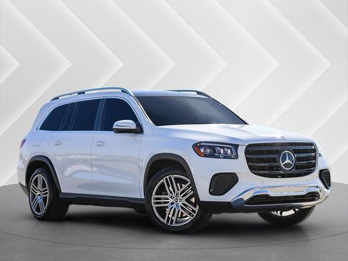 Used 2025 Mercedes-Benz GLS 450 4MATIC image 1