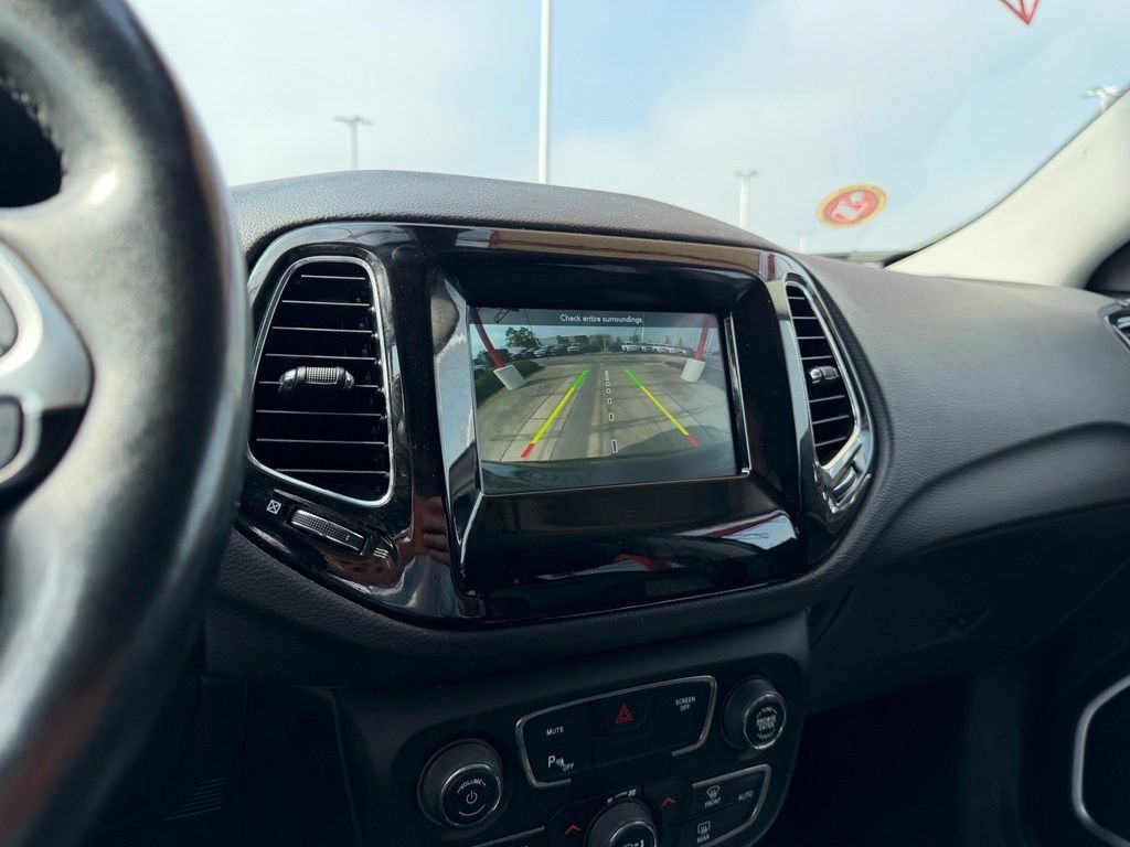 Used 2018 Jeep Compass Latitude w/ Popular Equipment Group AWD/4WD image 19