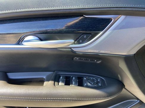 Used 2025 Cadillac XT5 Premium Luxury image 4