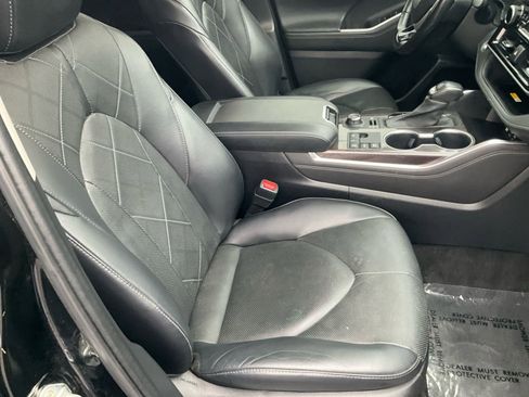 Used 2023 Toyota Highlander Platinum AWD/4WD image 22