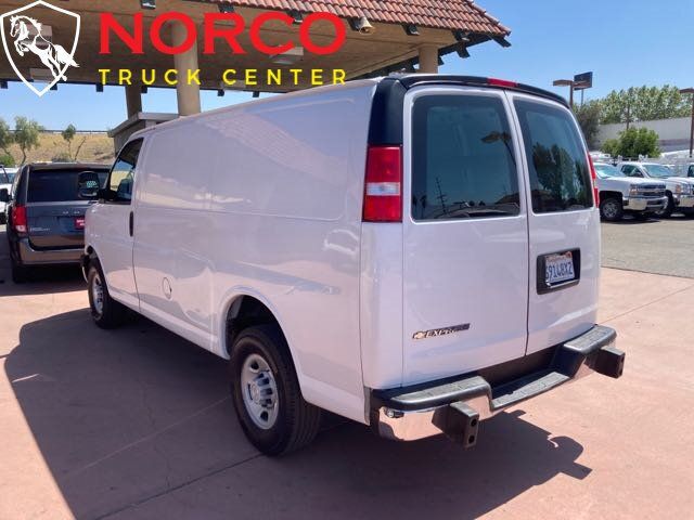 Used 2018 Chevrolet Express 2500 w/ Driver Convenience Package RWD image 5