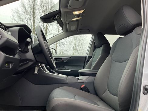 Used 2025 Toyota RAV4 LE image 25