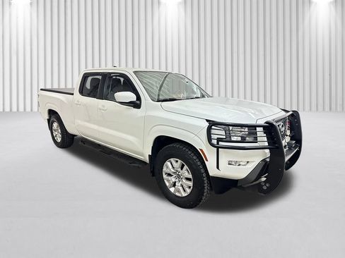 Used 2022 Nissan Frontier SV w/ Technology Package AWD/4WD image 2