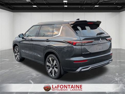 New 2026 Mitsubishi Outlander SEL image 3