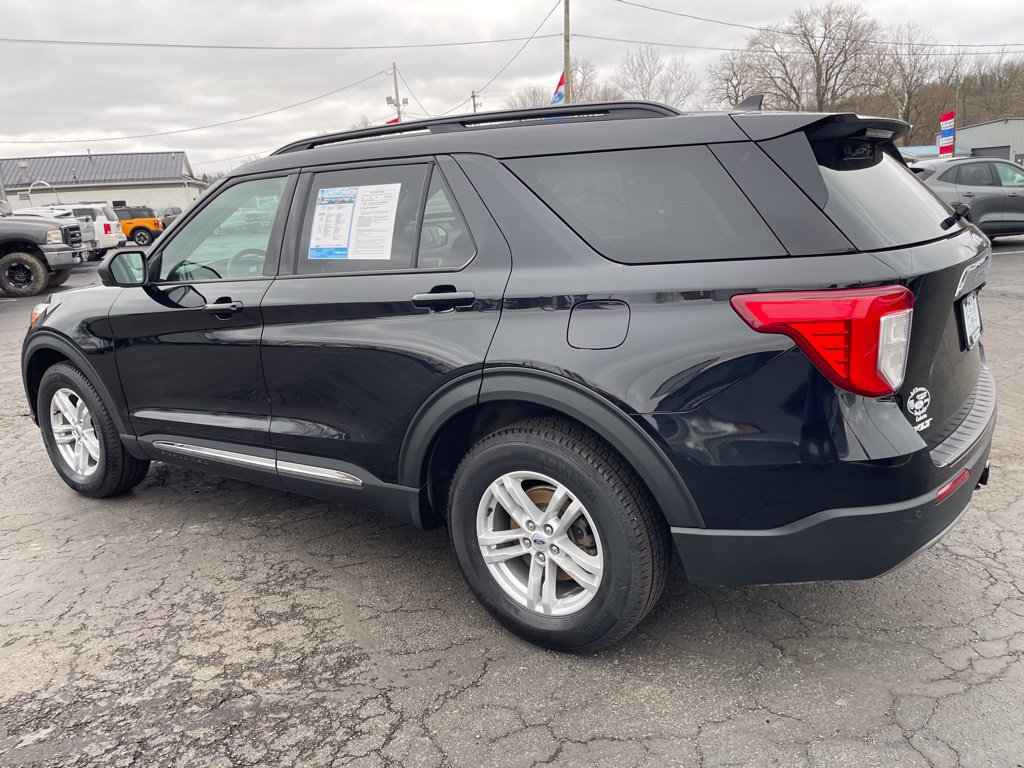 Used 2022 Ford Explorer XLT w/ Equipment Group 202A AWD/4WD image 4